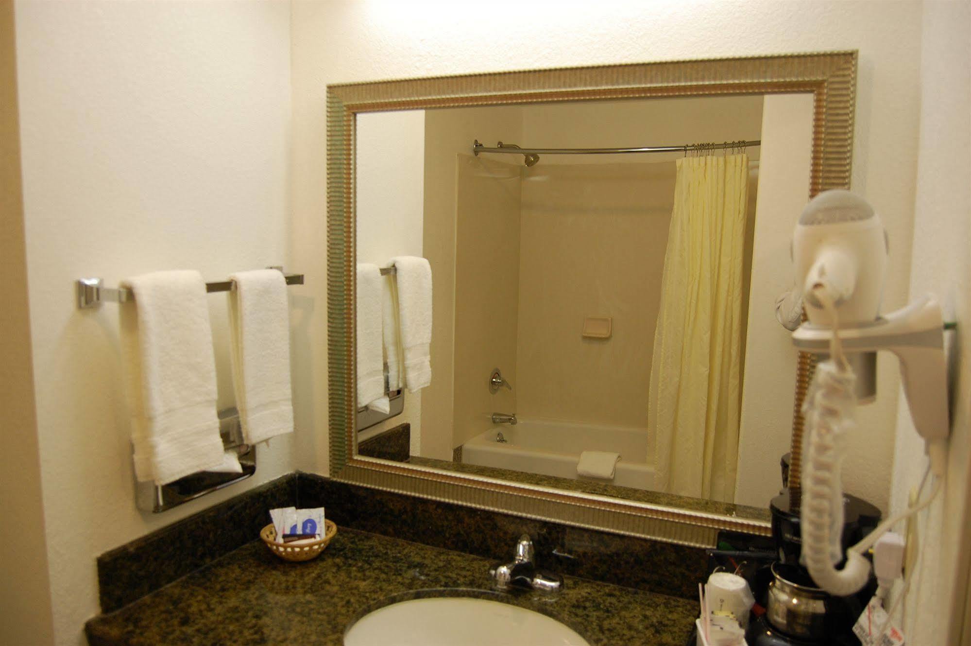 Pleasant Hill Inn Екстериор снимка